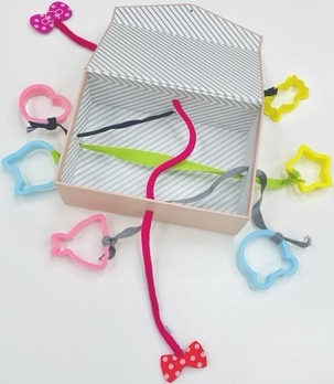 No.057「ガムテ芯の転がるおもちゃ」 保育士の手作りおもちゃ