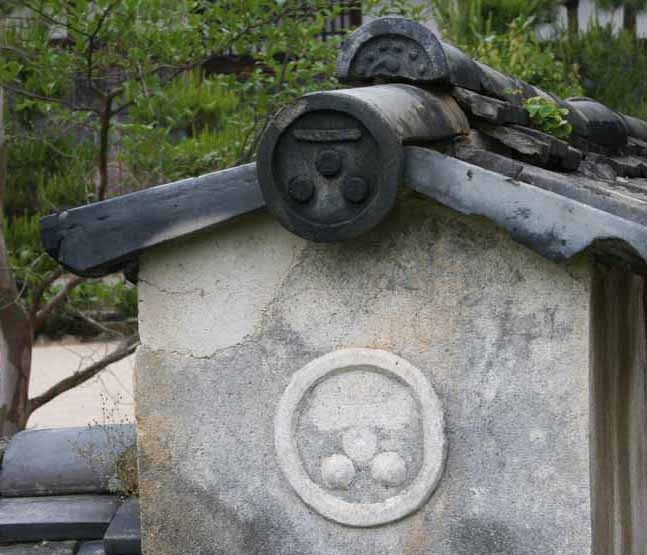 連載：おはかもん 毛利元就 三つ星のごとく両川を率いた知将の家紋霊園・墓地のことなら「いいお墓」