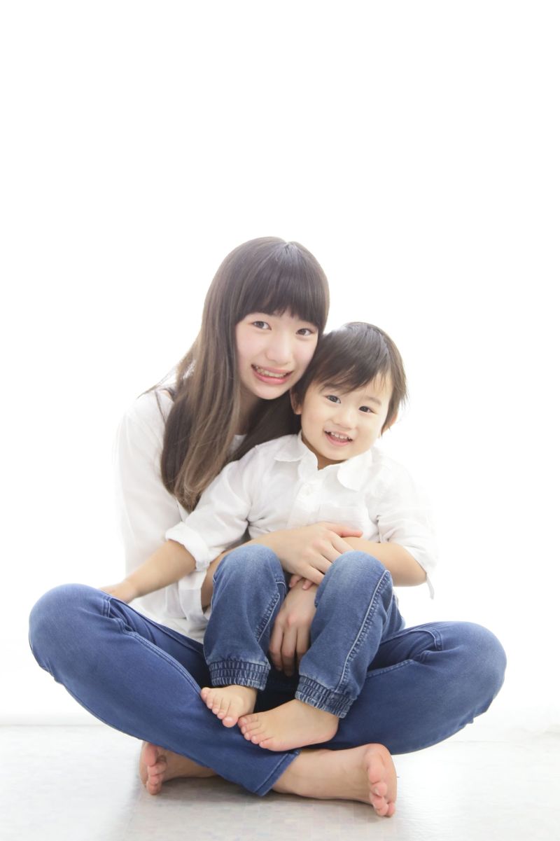 20歳差姉弟、ねぇねが好きすぎる弟 ねぇねが帰ろうとすと !? 玄関先の攻防に166万再生「これはダメなんて言えないｗ」「可愛すぎる」オリコンニュース ORICON NEWS