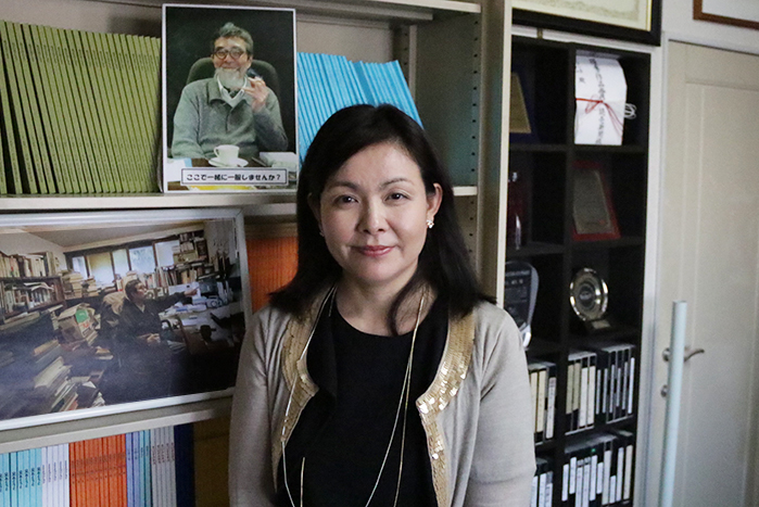 こまつ座・井上麻矢代表。 - こまつ座「戦後“命”の三部作」、鵜山仁「命が輝いている素晴らしさを今だからこそ」画像ギャラリー 2 10-ステージナタリ