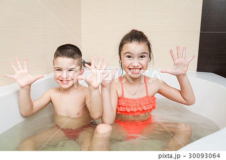 小学生はお風呂に何歳からひとりで入れる?子どもだけで入浴 するときの注意点ほっとSoda情報局Soda!Soda! ソーダソーダ 探究子育てまなびメディア