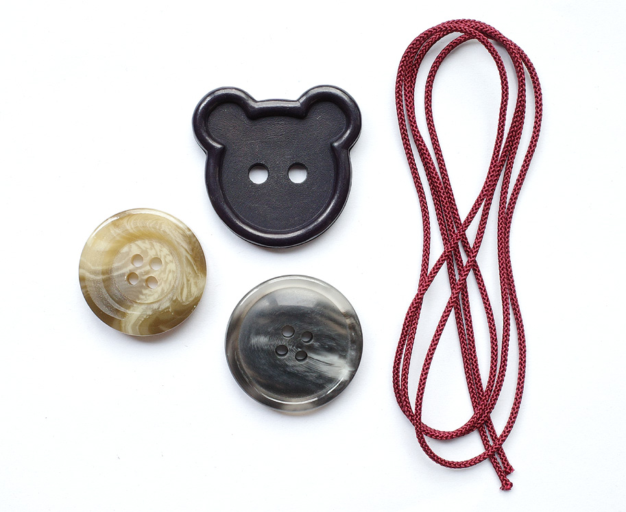 セリア バッグチャームについている「パラコードキーホルダー」を作ってみましたLEE