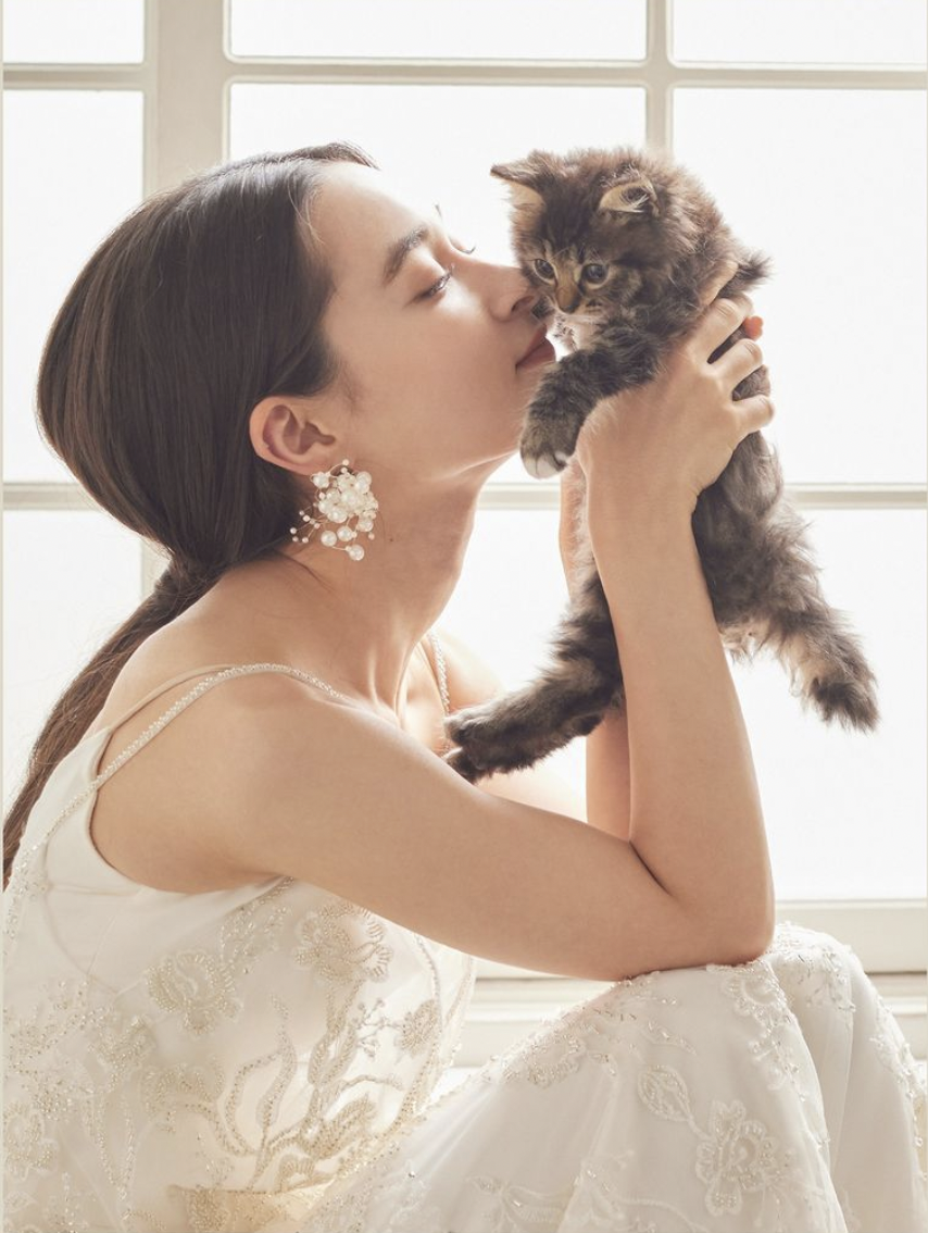 結婚記念のウェディングフォトはワンちゃんネコちゃんと！ペットも一緒のカップル写真の撮影アイディア＊春〜初夏編OurPhoto写真部