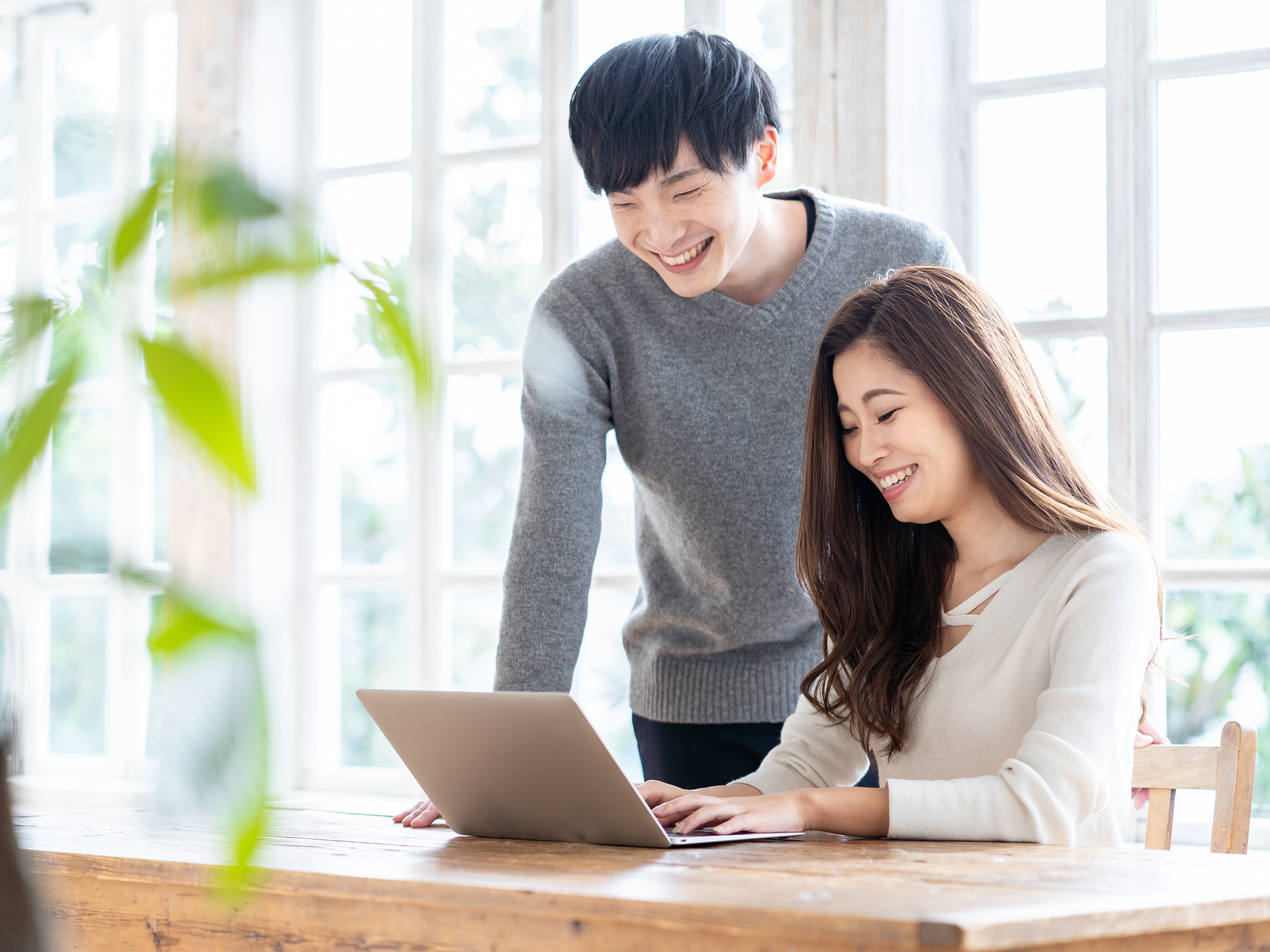 相性がいいといわれるカップルの特徴とは?相性がいい人の見分け方や相性のいいカップルになる方法を紹介 - コイパス by Omiai