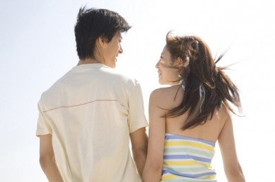 恋、しよう」心理テスト！手の握り方で分かる恋愛心理テスト①親指をこぶしに握りこむ ②親指で覆うように握る ③親指は外側に添えるように握るあなたはどれを選びますか？ 当てはまっていたら友達にもシェアしてみてね！ ------------------------ グラマラス