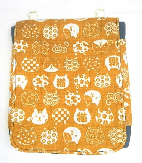 こんばんは。大人の移動ポケット→soldout ありがとうございました♡ スマートフォンも入るサイズです。 お散歩 お仕事 お家トートバッグにつけて 蓋がないので、さっと取り出せるのもオススメポイントです *´꒳`*ハンドメイド布小物布雑貨ミシン裁縫