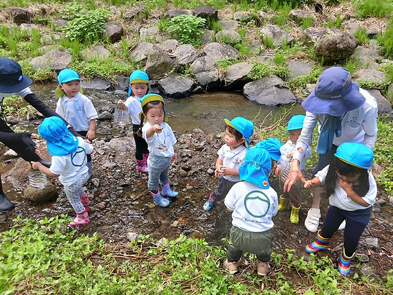 夏の屋外遊び 水遊びゲームを楽しもう！保育士を応援する情報サイト 保育と暮らしをすこやかに ほいくらし