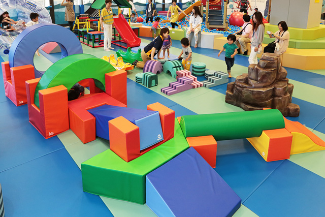 キッズプラザ大阪 “遊び＋学び”施設を写真で紹介！混雑を避けるなら朝イチで！2歳以上の子連れ梅田駅周辺観光におすすめPaPaLife研究所