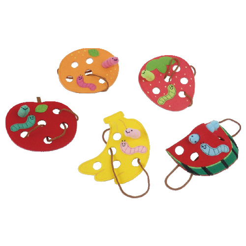 クリスマス製作 リースで星の紐通しをしてみよう 3歳児から