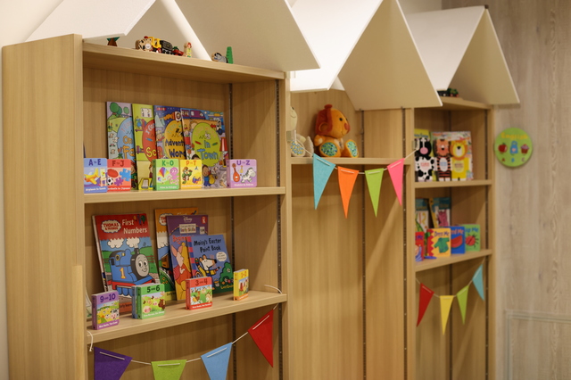 棚の上に登る子どもがいて困っていたのですが、このビジーボード置く事で解決しました！YouTubeにも動画をアップしてみたので、よかったらマネしてみて下さい^_^保育士ビジーボード 手作りおもちゃ handmadetoys