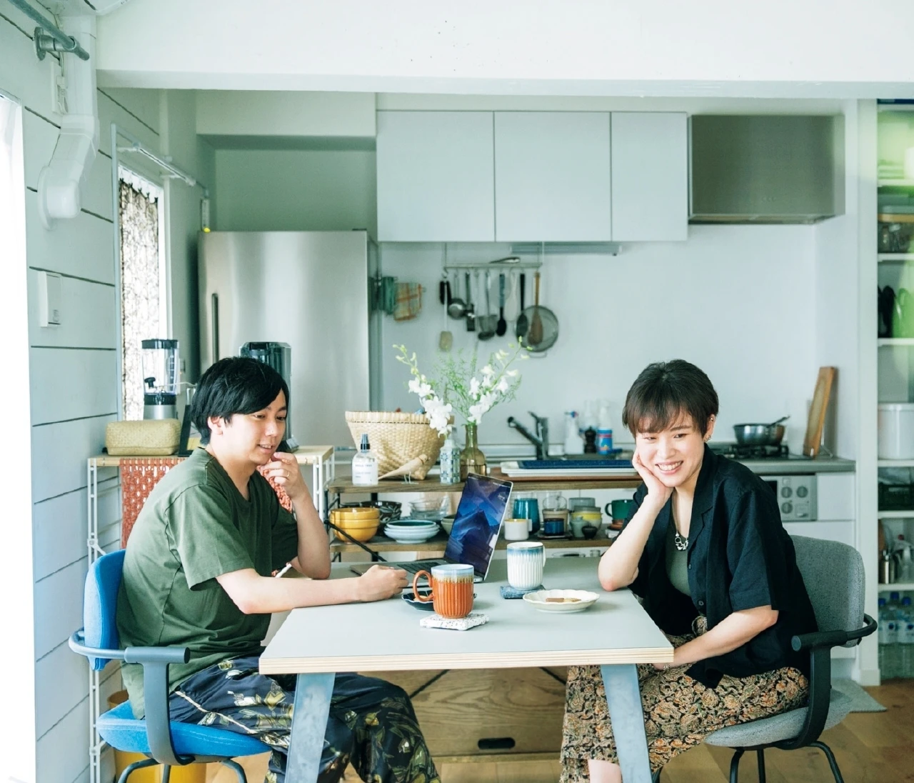 ルームツアー レトロな雰囲気が懐かしい植物に囲まれたお部屋のレイアウト紹介 一人暮らし 1K畳 約25m2 30代前半女性– ラグとインテリアのお店TOCO LIFE