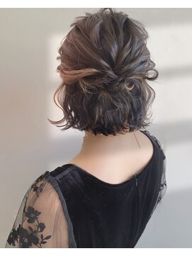 結婚式 親族 髪型 60代 ショートTikTok