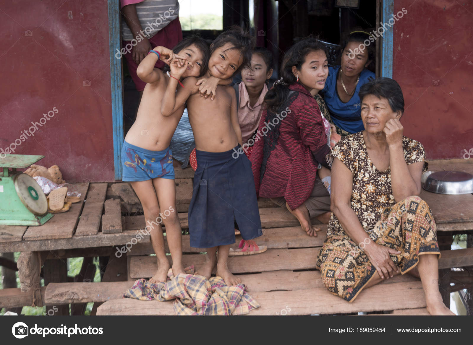 ニコラス・ケイジの歳の差妻、シバタリコ 芝田璃子,Riko Shibata のファッション・クロニクル