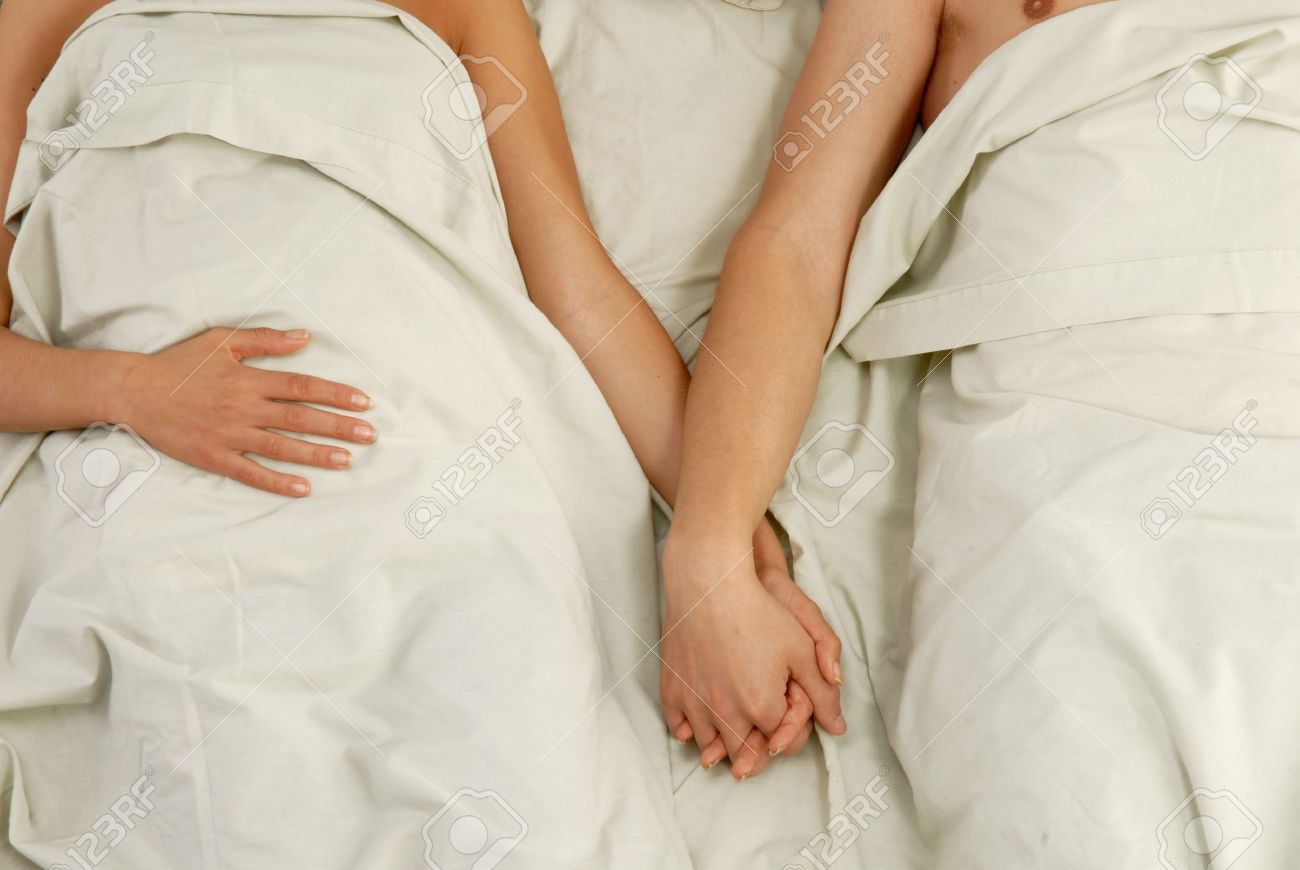 パートナーと同じベッドで寝る人は「睡眠時間が長い」「ストレスが少ない」などのメリットを報告している - GIGAZINE