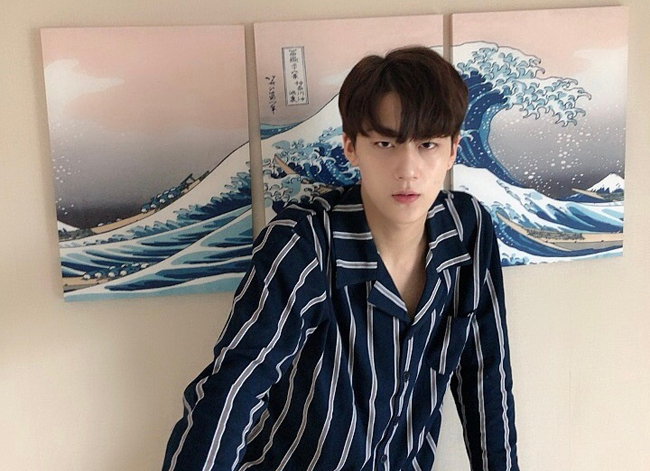 6parkbbs.com 吴亦凡新绯闻女友身份曝光：00后网红长相清纯，还用吴亦凡当屏保