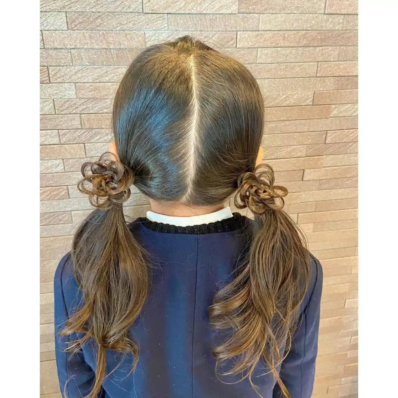 𓂃プリンセス風ヘア❁˙⋆ ⁡ ⁡ 保存しておくと後で見返せるよ꙳ @___har.hair_☜他のアレンジは𝚝𝚊𝚙ෆ̈ ⁡ ⁡ ⁡みんなが大好きなプリンセス アレンジ♡ ⁡ サイドに寄せるとエルサにෆ̈ ⁡ ⁡簡単だからやってみてね✩⃛ ⁡ ⁡ 𓂃𓈒𓏸❁ ⁡𝚙𝚘𝚒𝚗𝚝⋆𓈒☟ ⁡ 三つ編みの外側を