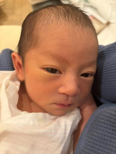 😘𓂃.｡.:*‎♡ᩚ 手足口病で顔がほっそりして イケメンになったさくちゃん🤣 どんどん赤ちゃん感が減っていくなぁ嬉しいような悲しいような🥹💕キャリーオンキャリーオンコーデ男の子男の子ベビー赤ちゃん赤ちゃんのいる生活赤ちゃんのいる暮らし3歳