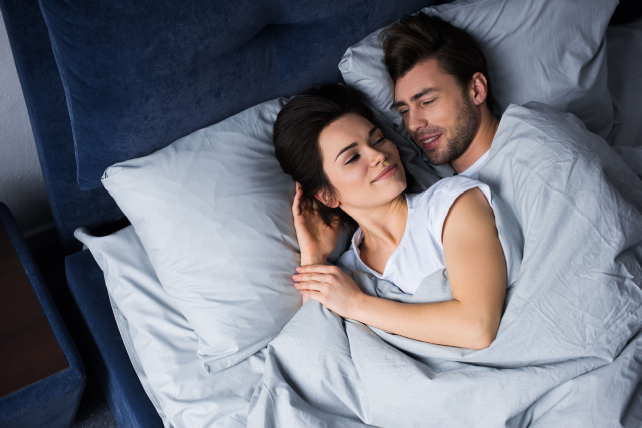 彼の背中に“ムギュッ” ！ 女性約200人に聞いた「彼が喜ぶ寝る時の体勢」8選Infoseekニュース