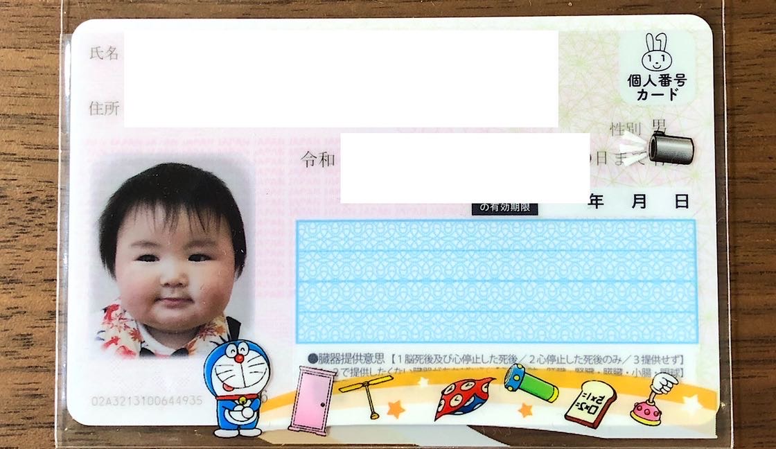 マイナンバー用の写真に撮った時、、 こんな写真が100枚くらいある🤣🤣 .新生児生後31日生後31日目たまひよ0歳生後0ヶ月スマイル育児女の子ベビーおしゃぶりだいすきパパ大好き娘10月生まれ1ヶ月ベビー育児記録マイナンバーカード乳児