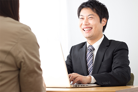 ナイトワーク店の男性スタッフは「話しやすい人」のほうが昇進に有利！男性高収入求人アップステージ