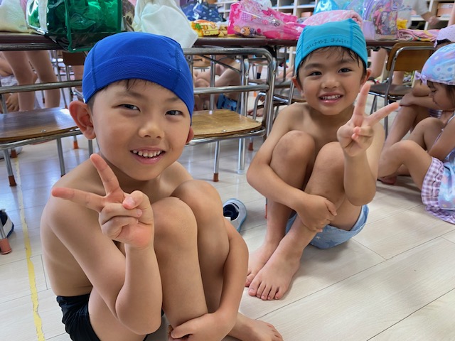 中延保育園の園児が小学校のプールを体験品川区