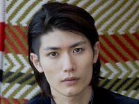 松岡茉優、三浦春馬・三浦翔平・北村匠海と恋愛合戦！TBS連ドラ初主演で一途な“清貧女子”役シネマトゥデイ