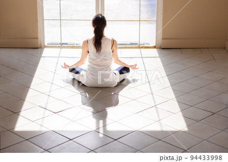 3,146 あぐら High Res Vector Graphics - Getty Images座る, 正座, ヨガ