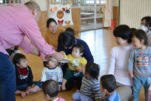 まっちゃんと遊ぼう学校法人 岡田学園健やか・自立・思いやり