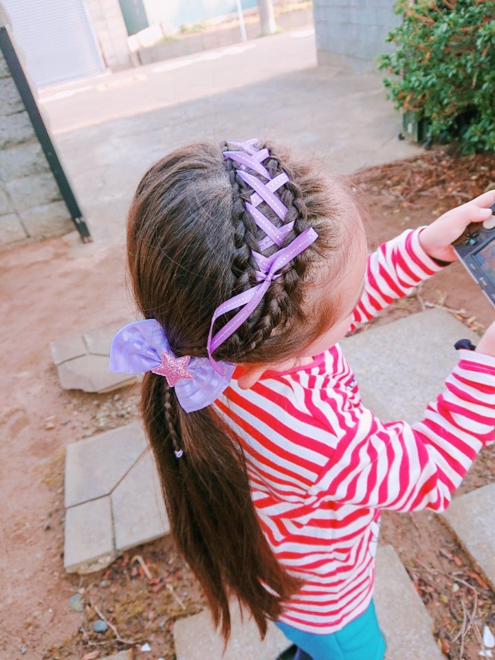 カチューシャを使った「ヘアアレンジ」のキッズ人気ファッションコーディネート - WEAR