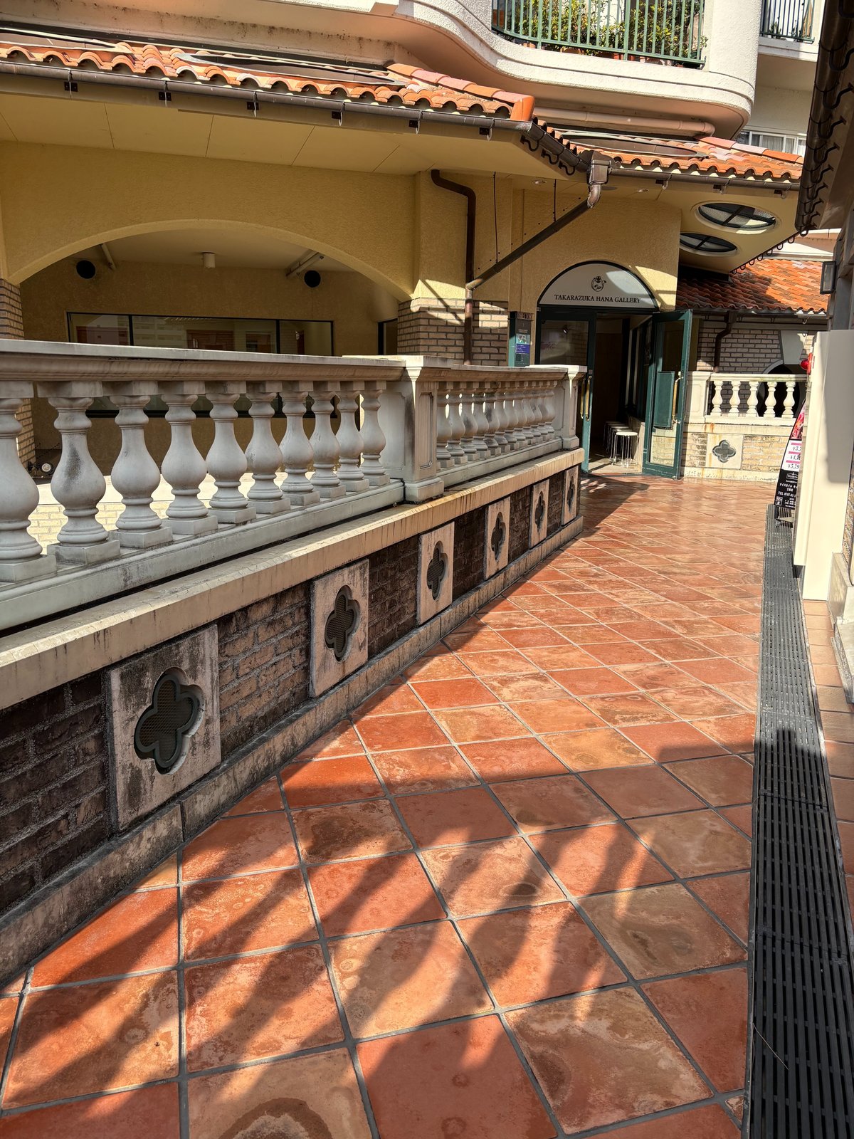 正面入口 ２Fも店舗- 宝塚市、ロッテリア宝塚花の道店の写真 - トリップアドバイザ