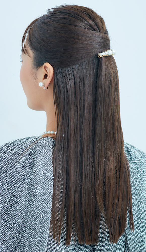 七五三🌼 ハーフアップスタイル◎ チラッと見える編みこみがポイントです✌🏻hairhairarrangeヘアアレンジzakiアレンジbridalbridalhair結婚式結婚式ヘア編み込みヘア ママ美容師 豊橋美容院 七五三 七五三ヘア七五三7歳七五三着物