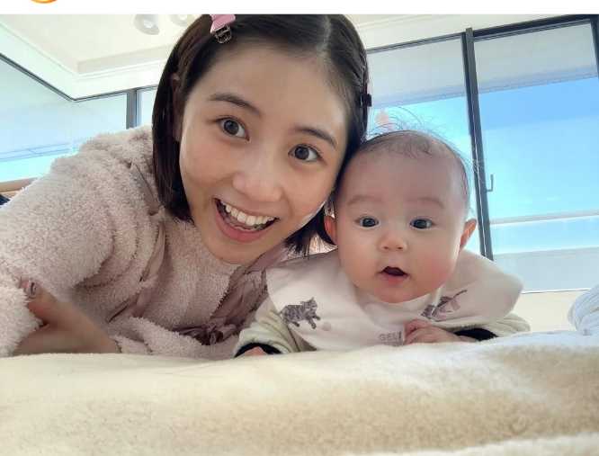 ゆわももチャンネル 親子あつみももが小顔すぎて、ママとゆわは遠近法使わないと一緒に映りたくない！って笑いながらもめながら撮りました😂いや、ゆわは小顔だよ？ ママは本当ももと並ぶのきつい🤣 最後ゆわ画面から居なくなってた😅親子ゆわもも親子ゆわ