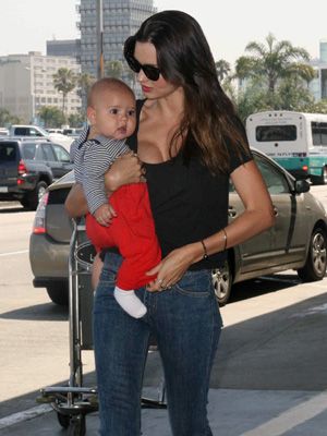 イタすぎるセレブ達 4.5kgで生まれたミランダ・カーの長男、その後もかなりのジャンボ君。2011年7月27日掲載- ライブドアニュース