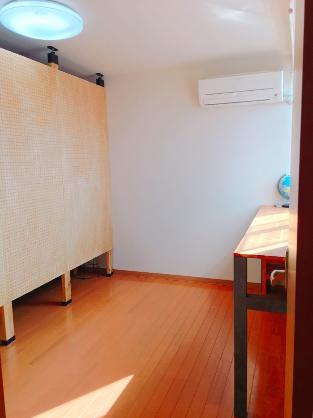 両側から使える壁面収納を子ども部屋の間仕切りに。 - オーダー家具・壁面収納・収納ラボ