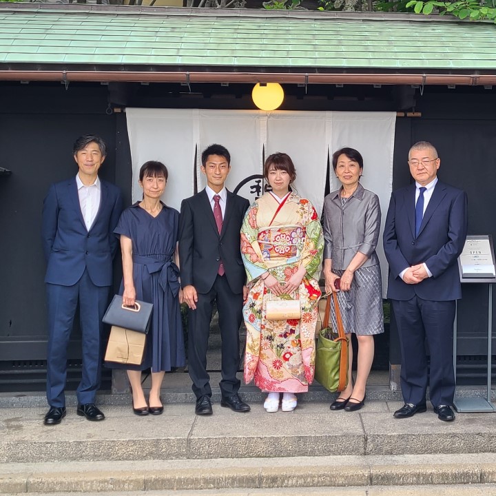 顔合わせに着ていく母親の服装って?50代に似合うカジュアルな人気おすすめランキングミツケヨ