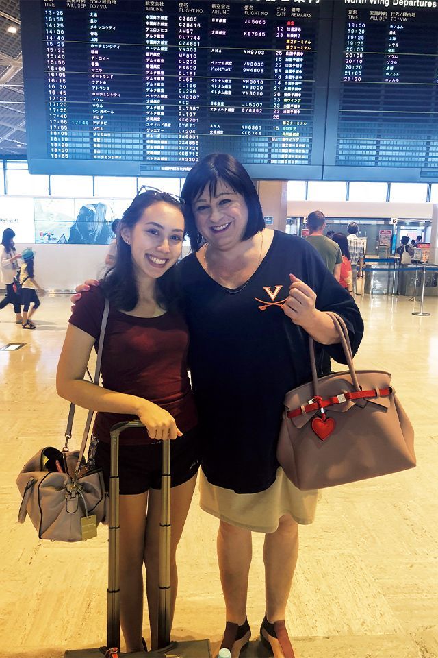 家族グループ。家族の肖像画、伝統的な家族、母、父、幸せな子供、さまざまな世代のキャラクターイラストセットが大好きです。幸せな母の父、ポートレートコレクションPremiumベクトル素材