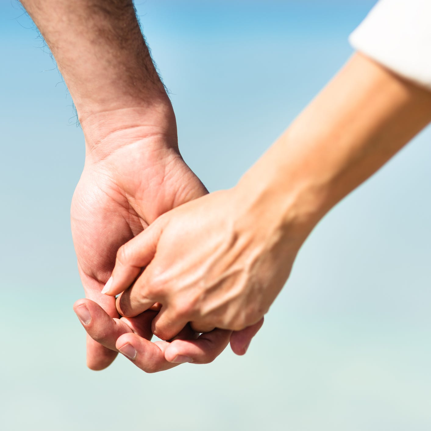 彼と手をつなぐタイミングをマスターしたい！上手く誘導するコツをcheck♡MERY