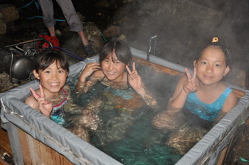 女子も入浴^.^本格的なドラム缶風呂♪ : ライフガード北陸支社「７ころび８おき」