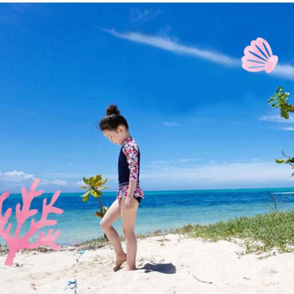 Foto 海水浴を楽しむ女の子 do StockAdobe Stock