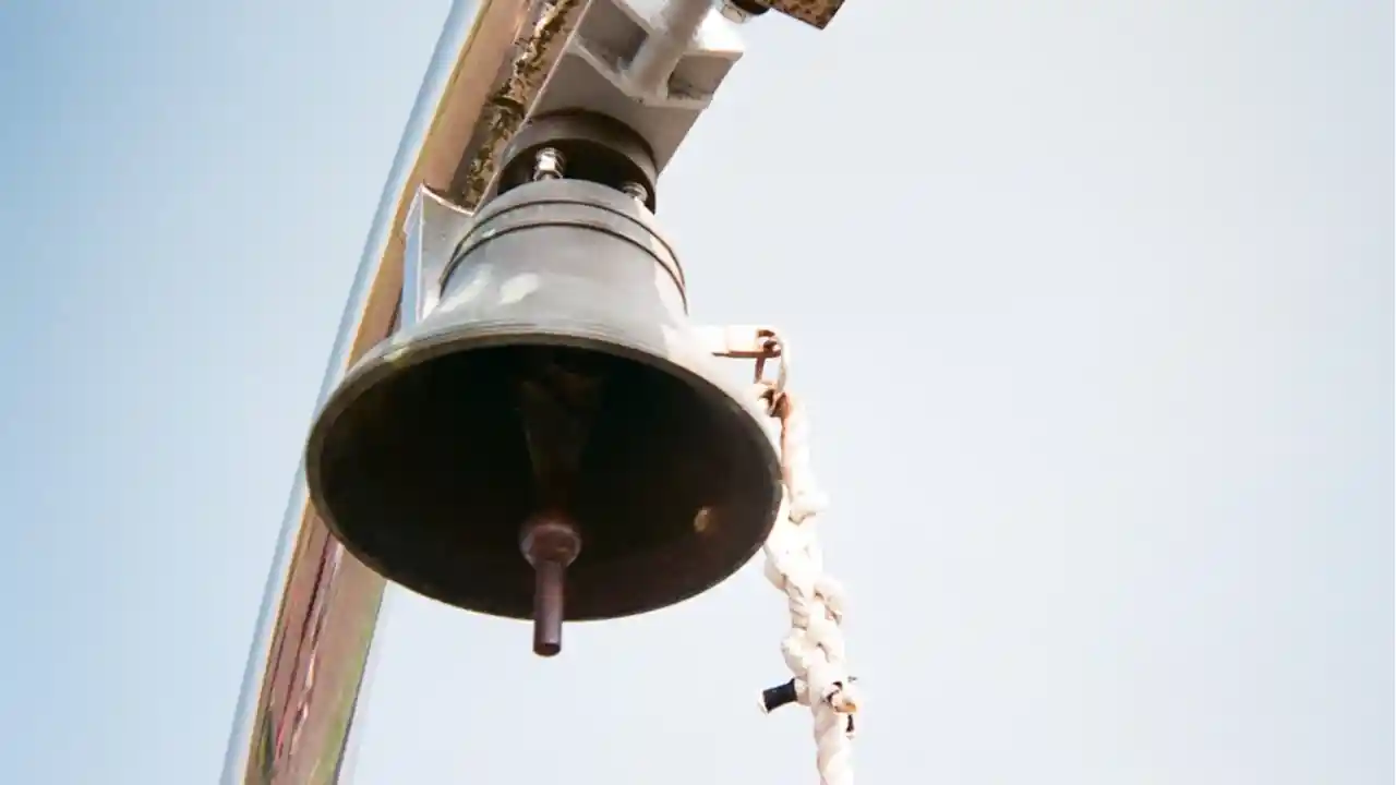 鐘の音が聞こえる時のスピリチュアルな意味とサインスピリチュアル大辞典：Tomaful