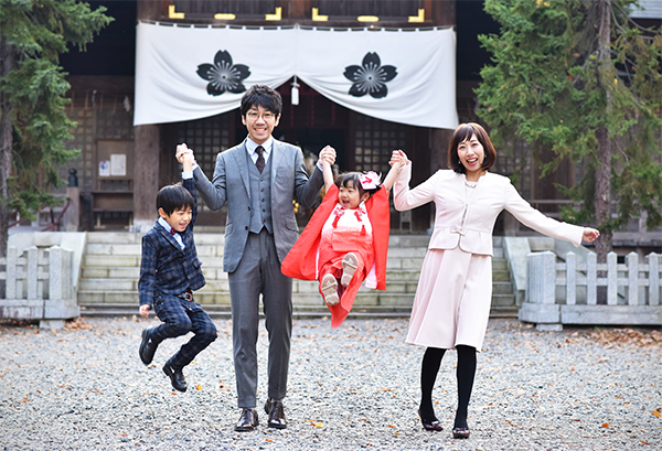 七五三写真＞年賀状も対応可！お着物でご家族写真を撮りませんか？七五三写真2019年10月24日トータルフォトスタジオトマト栃木県小山市の写真館です。七五三、お宮参り、成人式はトマトへ