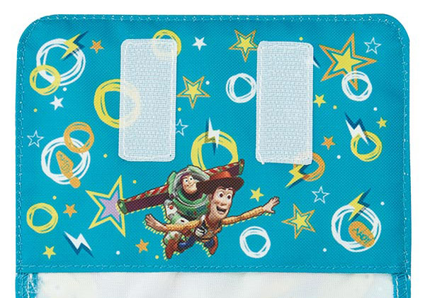 くすみグリーンの車柄の移動ポケット⭐︎男の子 こども プレゼント お出かけ ハンカチ ティッシュ 入れ クリップ付きiichi日々の暮らしを心地よくするハンドメイドやアンティークのマーケットプレイス