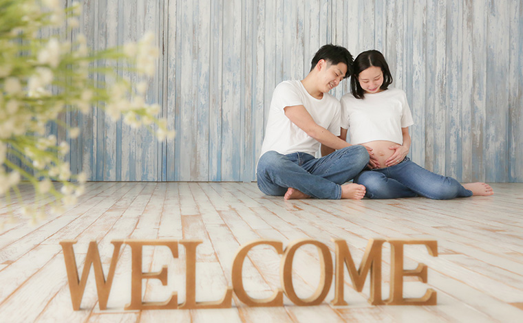 マタニティフォト セルフ でも自宅でオシャレなプロクオリティの写真を撮る方法。Baby River