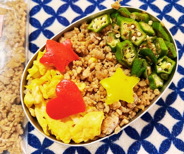 HIKAKINさん❤️と、お弁当にも♪基本のそぼろ丼～赤いウインナーのっけ～しゃなママオフィシャルブログ「しゃなママとだんご３兄弟の甘いもの日記」Powered by Ameba