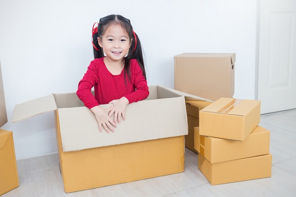 あお ３歳児 ダンボール遊び - おおわだ保育園 子どもたちの様子