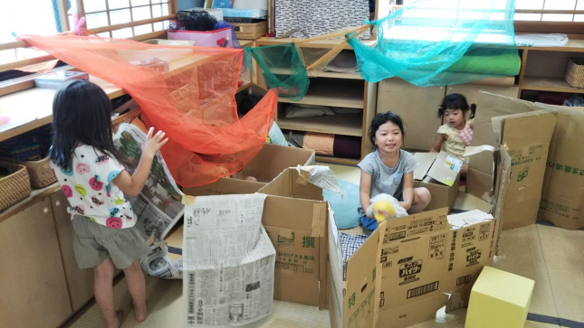 段ボールハウス作り ３．４．５歳児 ニチイキッズ新宿御苑保育園ニチイキッズ