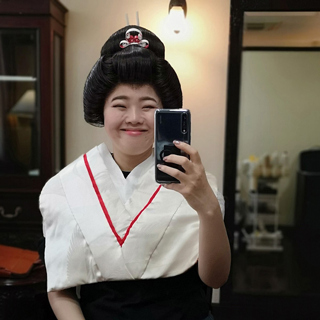 あの有名なモンゴル人女性歌手が結婚 : モンゴル情報クローズアップ