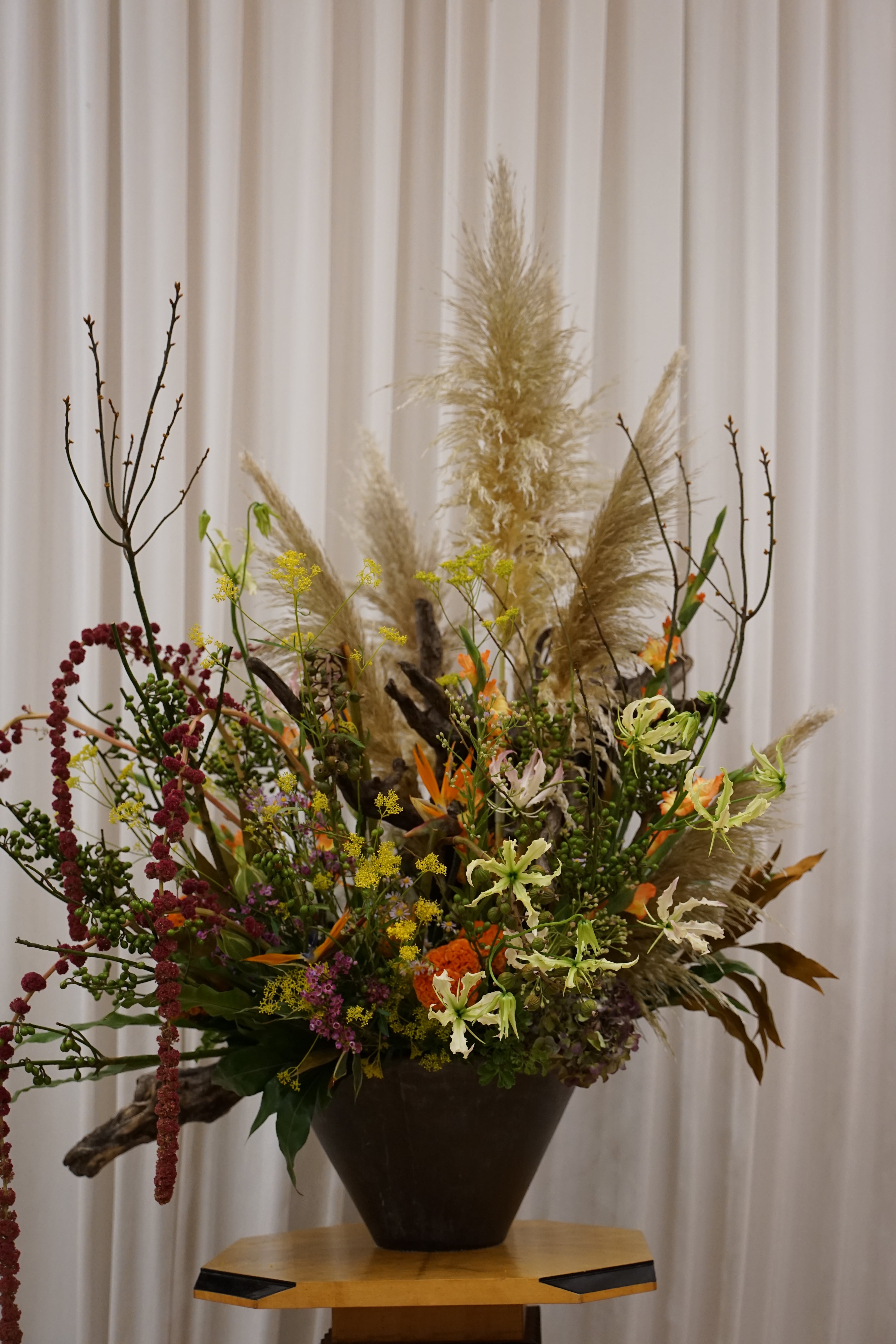 Amazon.co.jp: 造花 花 飾り 置物 卓上置き インテリア 花 ブーケ プレゼント 雑貨 フラワー 花瓶付き 枯れない花 装飾 飾り物花器 部屋お店 飾り花 花束 観賞用 DIY お祝い おしゃれ 開店祝い型Aブルー : ホーム＆キッチン