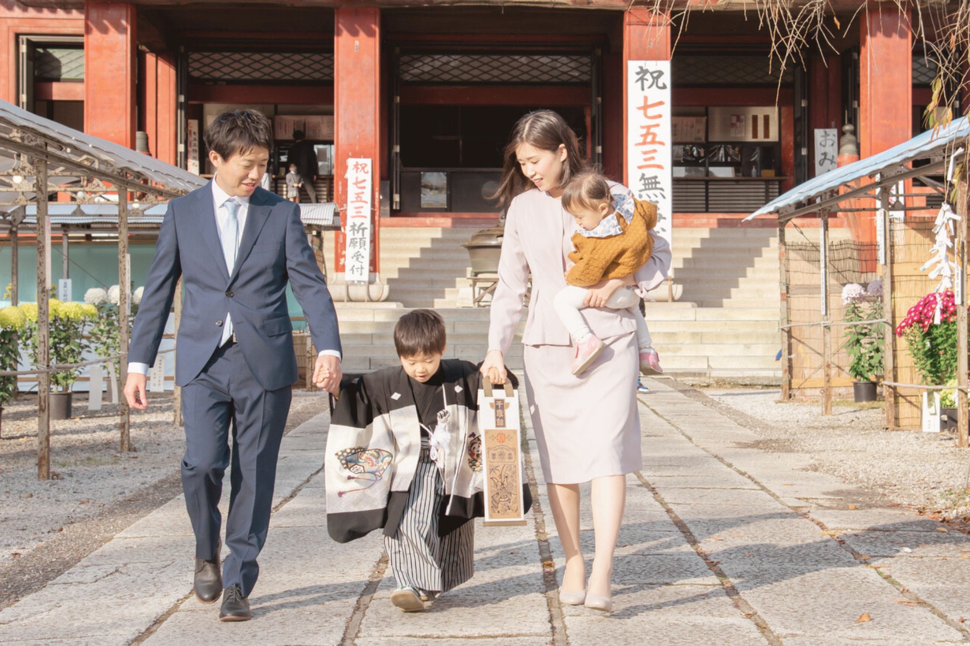 七五三写真って「親はどうすれば？」家族の立振る舞いや服装まとめおすすめの写真スタジオが見つかる写真館アワード