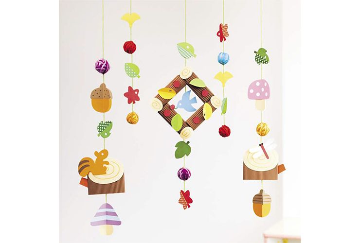 秋の吊るし飾り🍎🍐🍇 今回は立体な製作を考えました✨9月製作 10月製作 8月製作 8月壁面 9月壁面 10月壁面 秋製作 秋壁面 吊るし飾り保育室 保育士 壁面製作 壁面飾り 保育園製作 保育製作